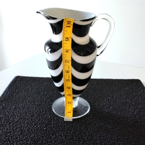 Zebra design glass carafe - Picture 5 of 7